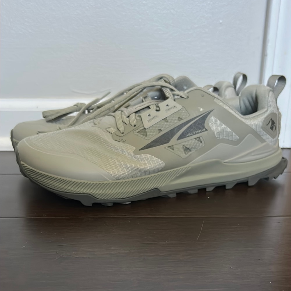 Men's Altra Lone Peak 8 Gray Trail Shoes size 10.5 unused, new condition